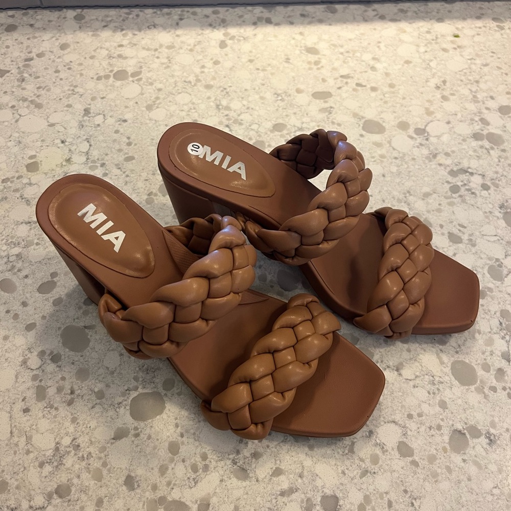 NWOT MIA Braided Heels in Tan, Size 7